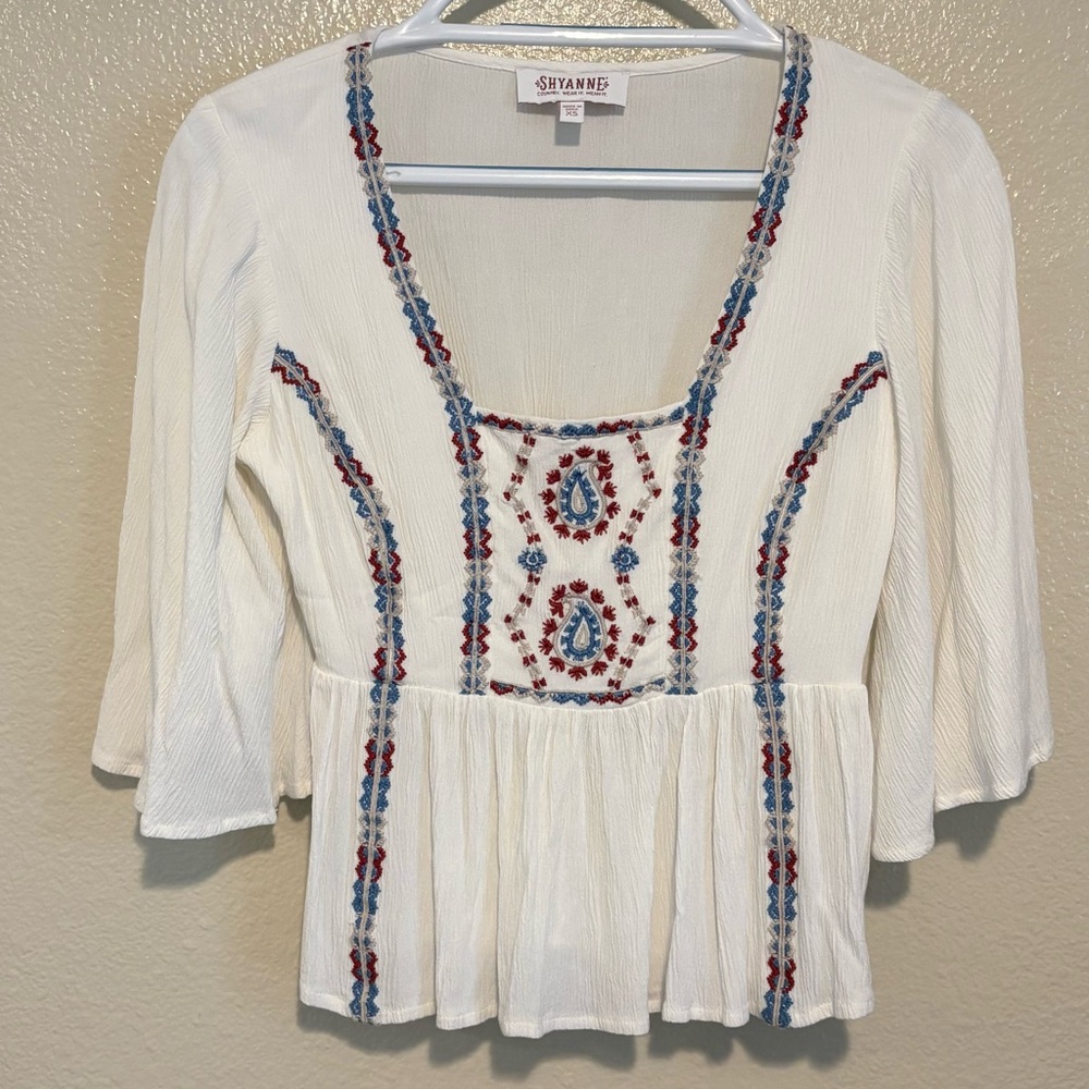 Shyanne Women's White Embroidered Crinkle Peplum Top Boho Western Peasant XS